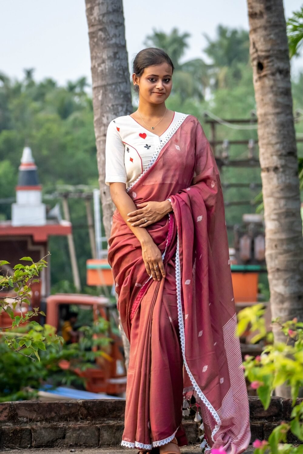 full look of handpainted taash blouse full look
